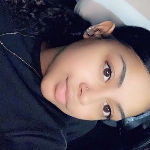 Meet your Posher, Selena